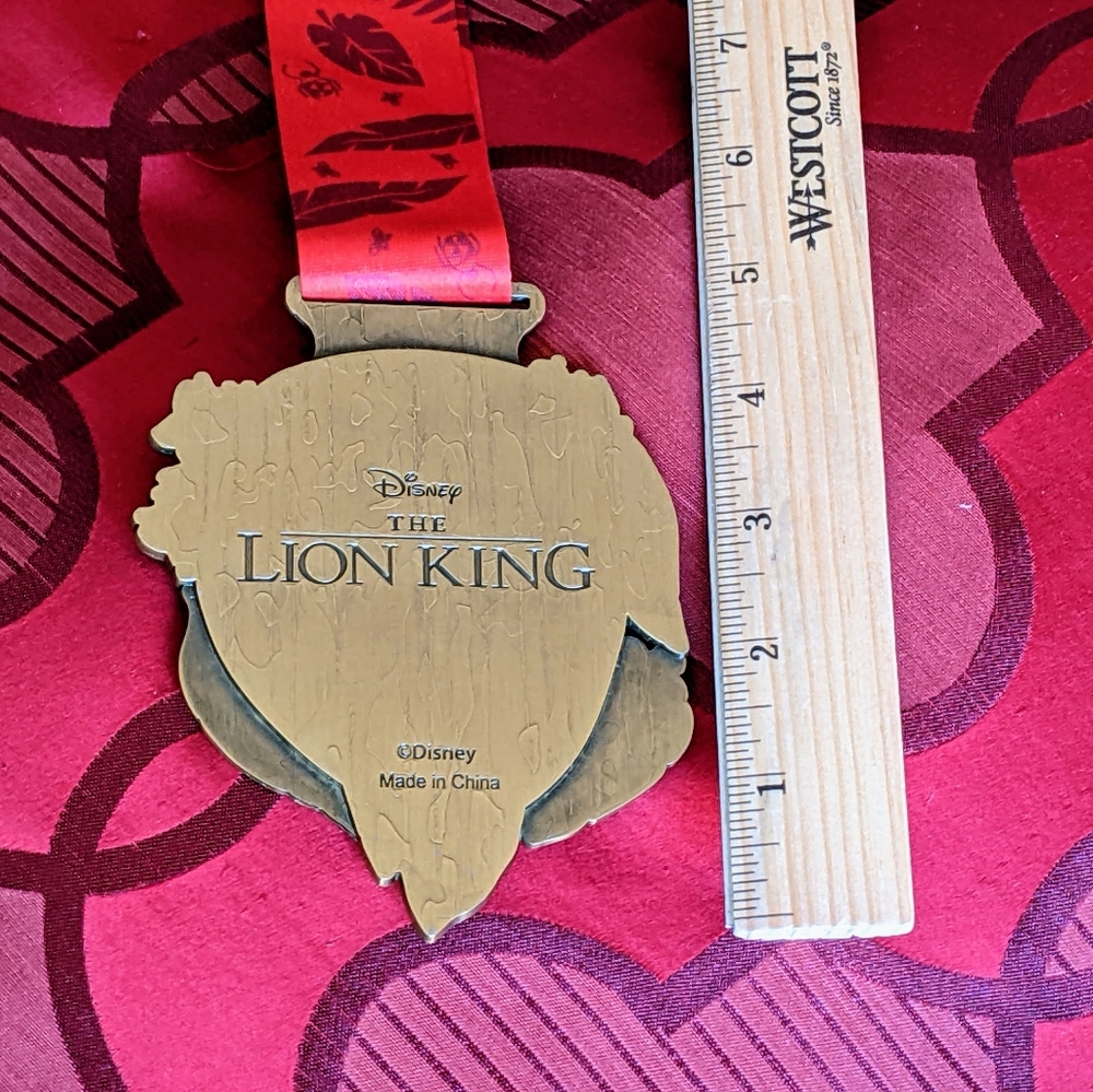 NWOT/NIB Lion King Award Medals and Pin Set, 2021 runDisney 5K Virtual Challenge - Picture 7 of 16